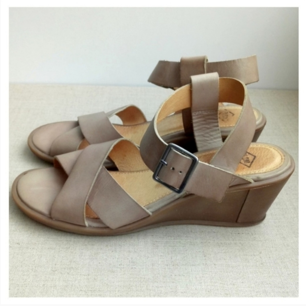 Palladium Women EU 37 Beige Leather Wedge Sandals